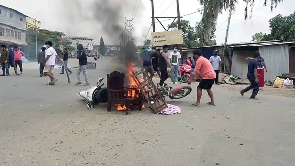 Manipur: मणिपुर में पुलिस थाने पर हमला-SP घायल, सुरक्षा बलों को न हटाने पर भड़के गांववाले