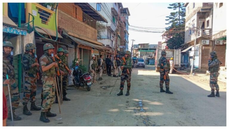 Manipur: कांगपोकपी में SP ऑफिस पर पत्थर और पेट्रोल बम से किया गया हमला; बड़ी संख्या में सुरक्षा बल तैनात